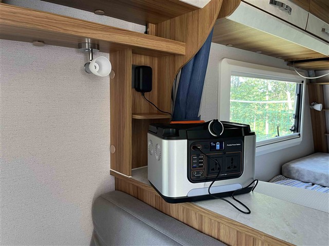 Bærbar strømforsyning 700W